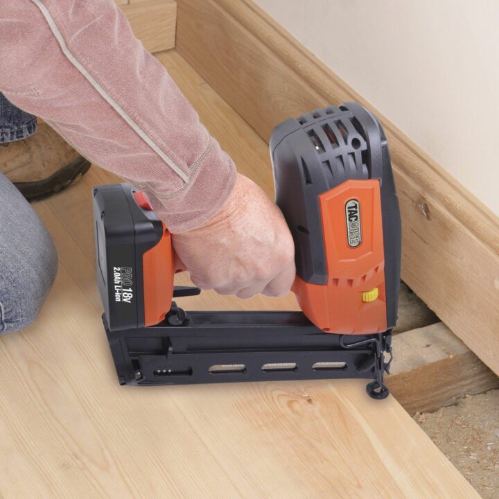 Tacwise 1243 Battery Powered 16 Gauge Angled Finish Nailer - 20mm-63mm - Image 2