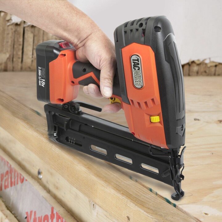 Tacwise 1243 Battery Powered 16 Gauge Angled Finish Nailer - 20mm-63mm - Image 3