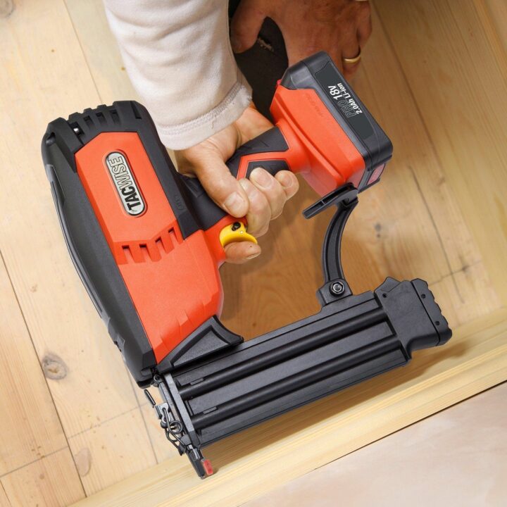 Tacwise 1244 Battery Powered 18 Gauge Straight Brad Nailer - 25mm-50mm - Image 2