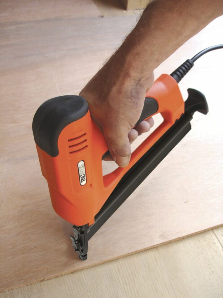 Tacwise 400ELS 18 Gauge Electric Angled Nail Gun - 20-40mm - Image 3