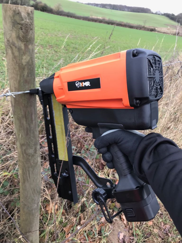 KMR 3845 Heavy Duty Cordless Fencing Battery Gas Stapler - 40mm - Image 2