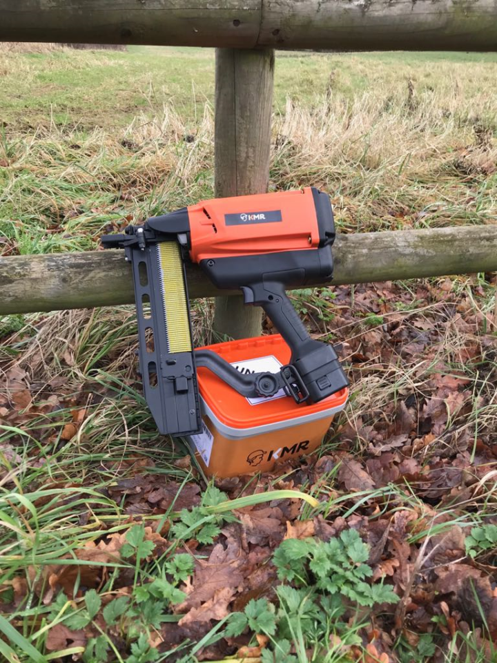 KMR 3845 Heavy Duty Cordless Fencing Battery Gas Stapler - 40mm - Image 3