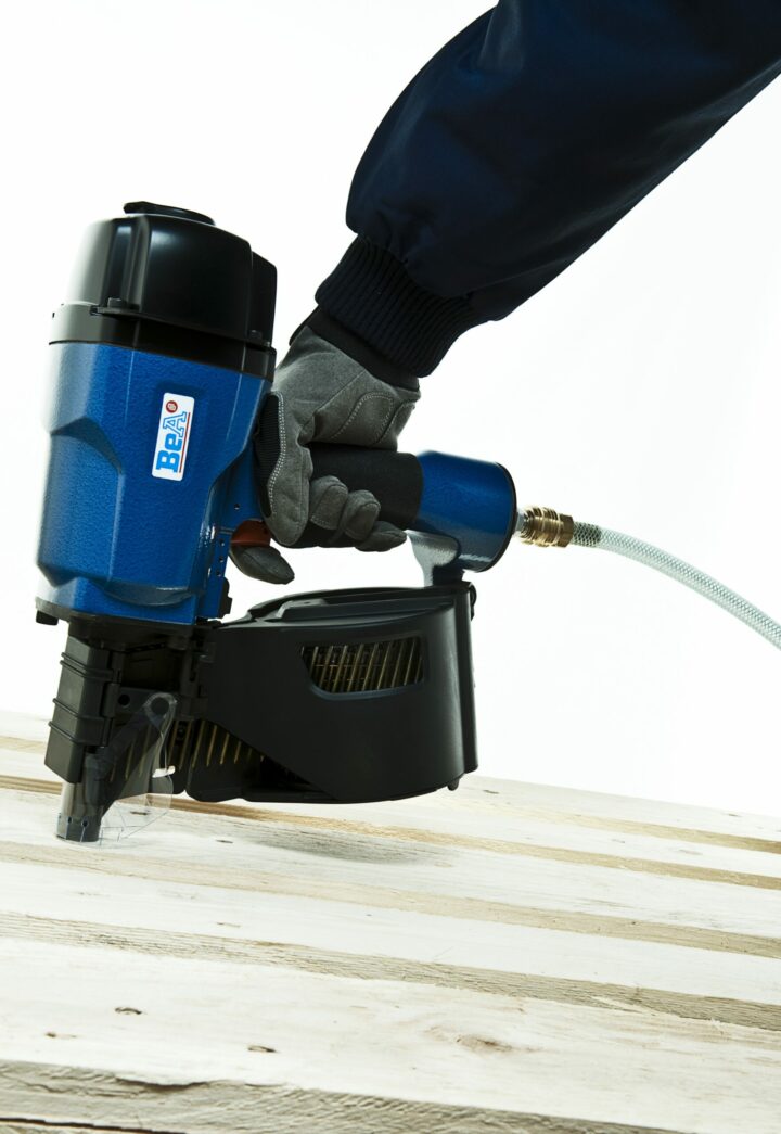 BeA 830DC 2.5-3.3 Heavy Duty Construction Air Coil Nailer - 50-83mm - Image 3