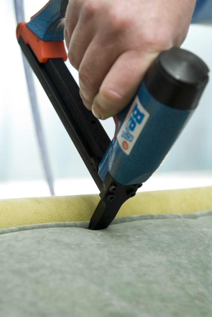 BeA 71/16-436 LN Type 71 Long Nose Industrial Upholstery Air Stapler - 6-16mm - Image 2