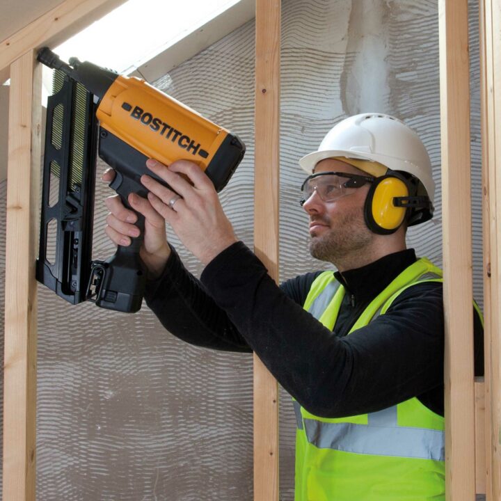 Bostitch GF9033-E 33 Degree Cordless Battery Angled 1st Fix Strip Nailer - Image 6